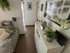 Wohnzimmer_Flur - Gehobenes Renditeobjekt: Eigentumswohnung mit Terrassen und Tiefgarage in Villenanlage