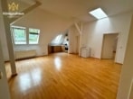 Wohnzimmer und Küche - Altbauflair im Dachgeschoss – großzügige 3-Zimmer-Wohnung in Apolda