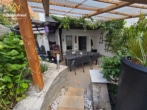 Überdachte Terrasse_1 - Idylle trifft Eleganz – Zweifamilienhaus: Pool, Garten, zwei Wohneinheiten