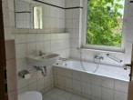 *** Zentral, gepflegt, belebt - 4 Zimmer Wohnung in Erfurt *** - Bad 2_2.OG