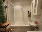 Bad - *** 5 % Rendite! *** Kapitalanlage mit Perspektive: Dachgeschosswohnung mit Panoramablick