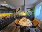 Wohnung_Küche_1 - Idylle trifft Eleganz – Zweifamilienhaus: Pool, Garten, zwei Wohneinheiten