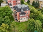 Hausansicht (4) - Wohnen mit Flair – Altbauwohnung im Obergeschoss mit Balkon & Wintergarten