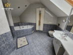 Badezimmer DG - Einfamilienhaus in idyllischer Parklage mit Modernisierungsbedarf