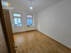 Zimmer1 - Frisch renoviert und über 7 Prozent Rendite – 4 Raum Wohnung in Gera